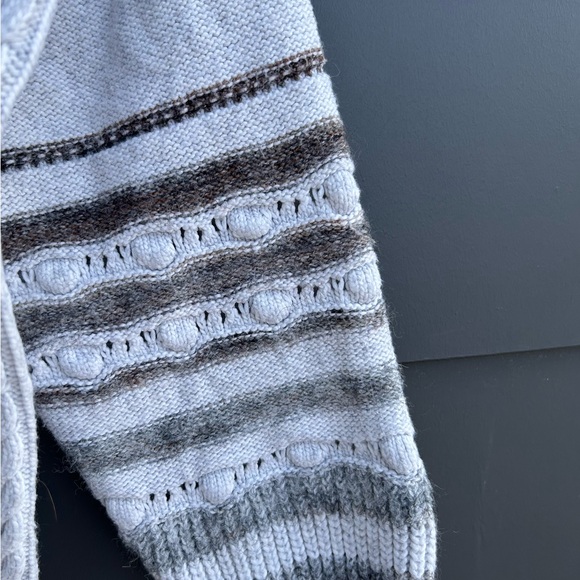 Cozy Gray Cable Knit Sweater - L - Picture 6 of 6